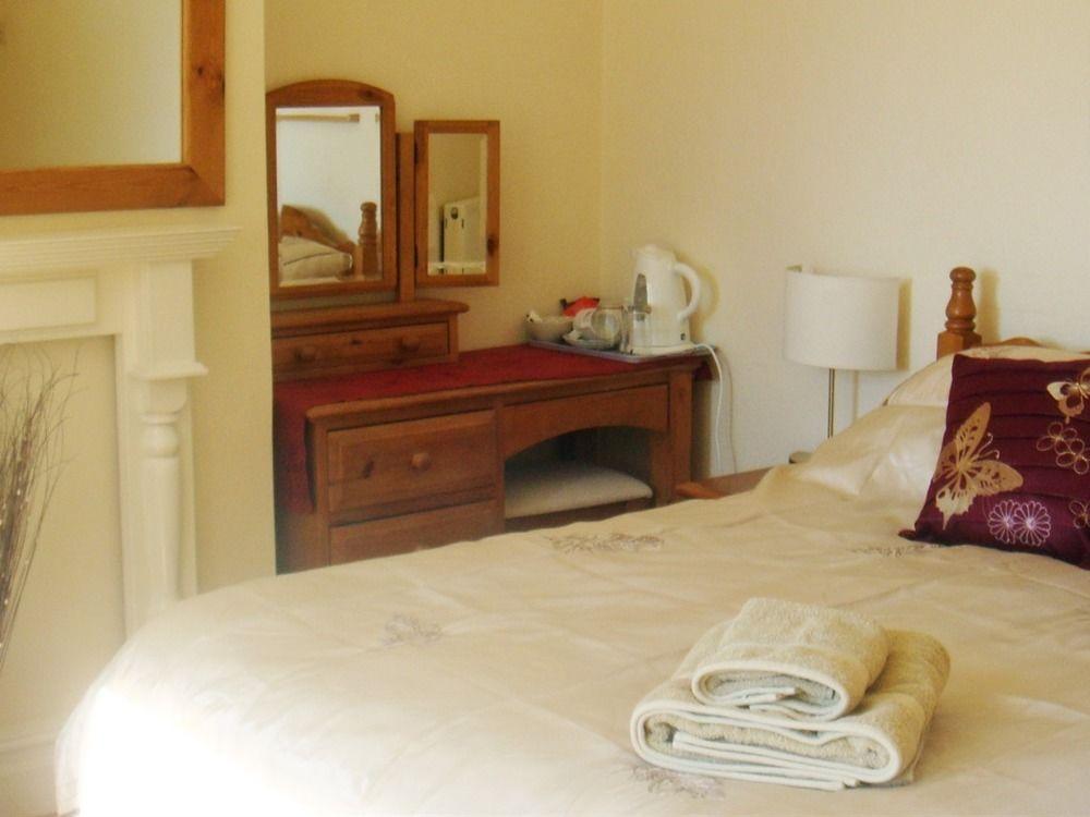 Harlequin Guest House With Parking ウェーマス エクステリア 写真
